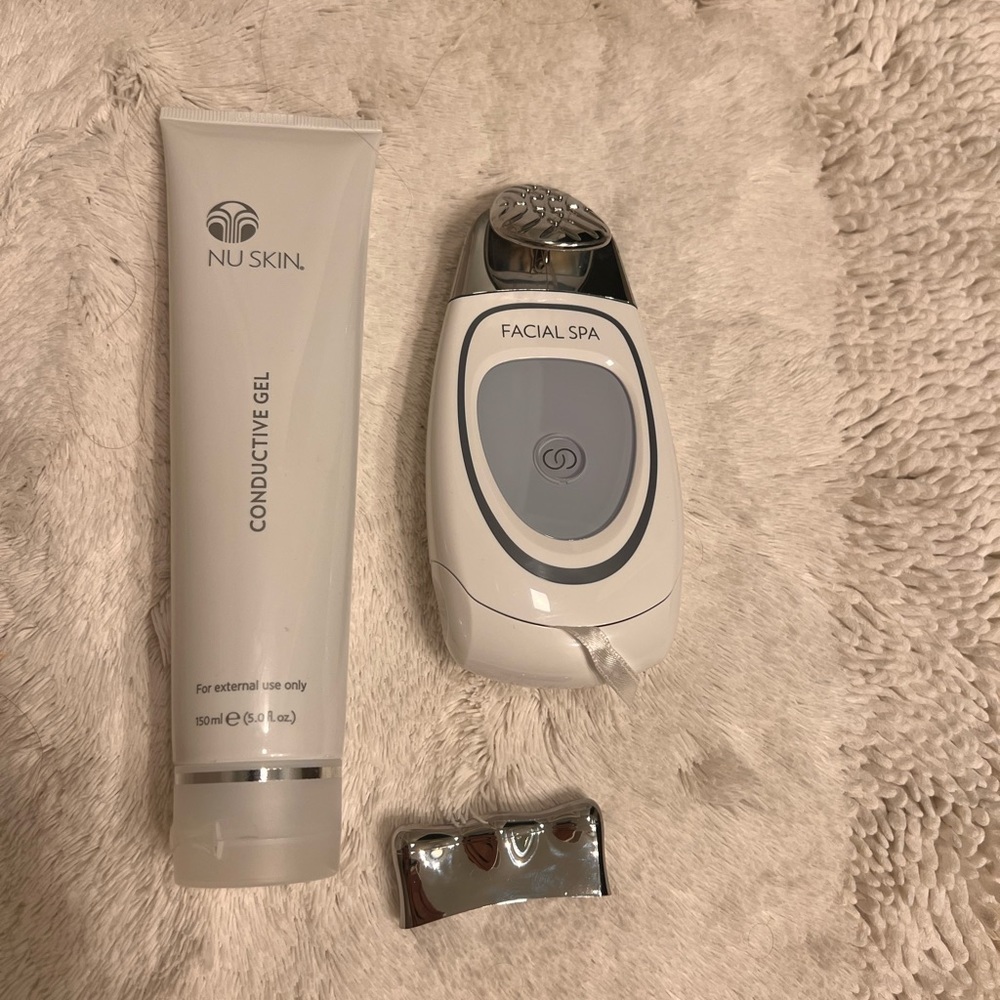 NuSkin Facial Spa- conductive gel and additional attachment.